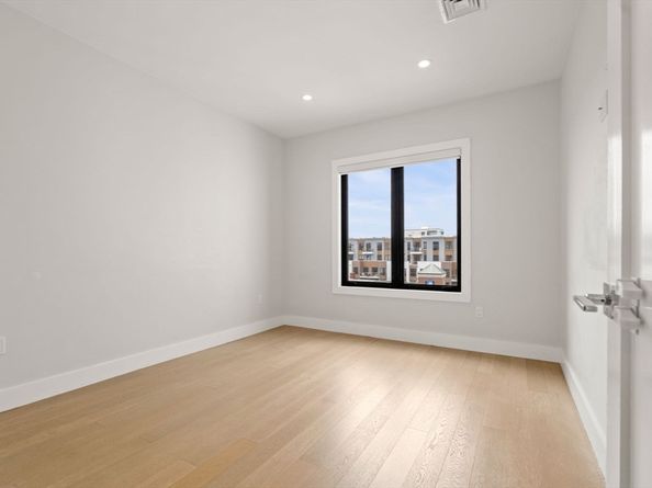 51 Silver St PH, Boston MA 02127