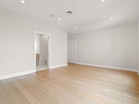 51 Silver St PH, Boston MA 02127