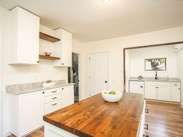11 Holden Street, Worcester MA 01605