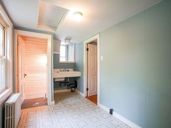 11 Holden Street, Worcester MA 01605
