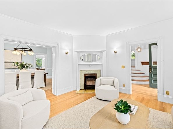 35 Bradford Rd, Newton MA 02461
