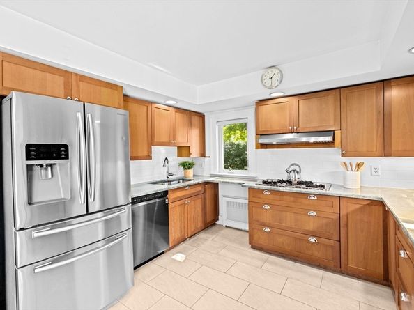 35 Bradford Rd, Newton MA 02461