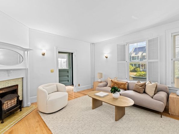 35 Bradford Rd, Newton MA 02461