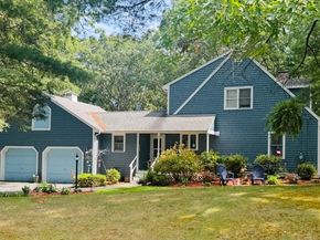 24 Bells Brook Rd, Lakeville MA 02347
