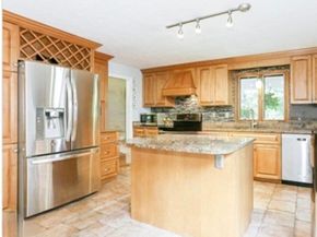 24 Bells Brook Rd, Lakeville MA 02347
