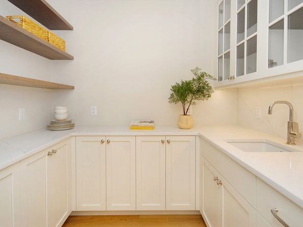 1053 Main St 5, Concord MA 01742