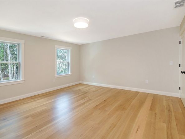 1053 Main St 5, Concord MA 01742