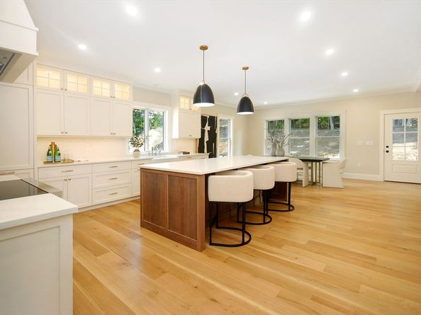 1053 Main St 5, Concord MA 01742