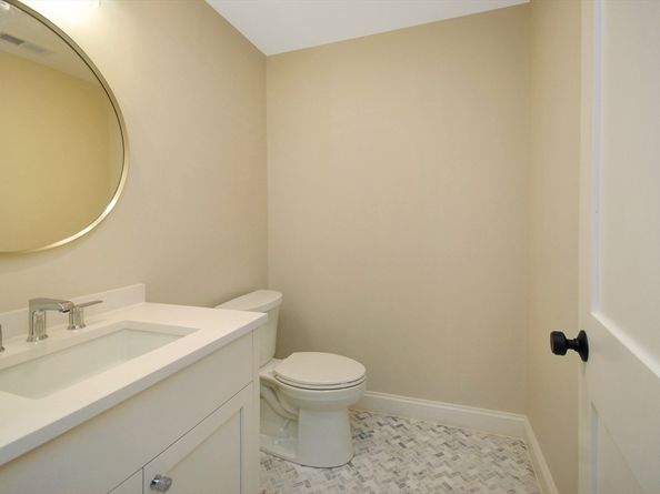 1053 Main St 5, Concord MA 01742