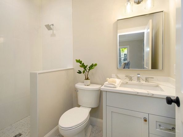 1053 Main St 5, Concord MA 01742