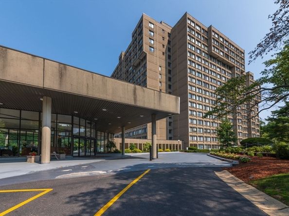 250 Hammond Pond Parkway 1610N, Newton MA 02467