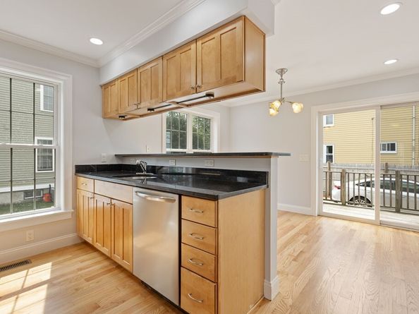 54-60 Holton St 58, Boston MA 02134