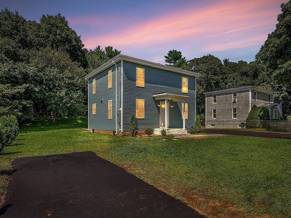 87 School St, Hanover MA 02339