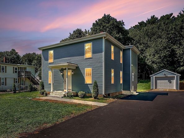 87 School St, Hanover MA 02339