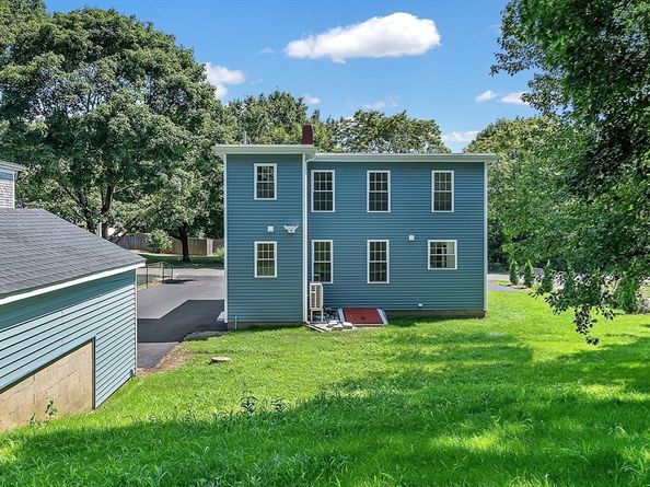 87 School St, Hanover MA 02339