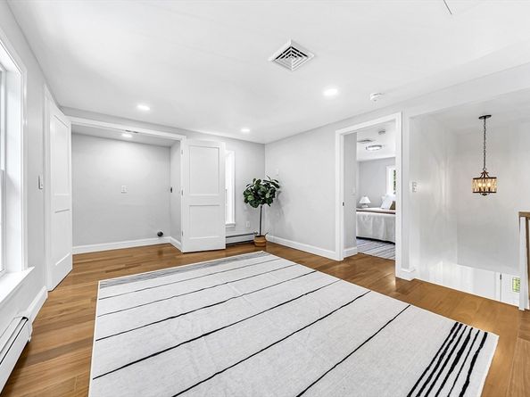 87 School St, Hanover MA 02339