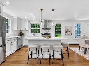 87 School St, Hanover MA 02339
