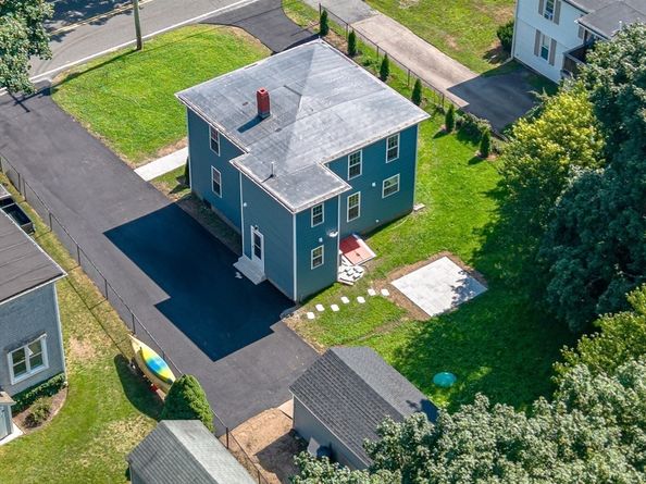 87 School St, Hanover MA 02339