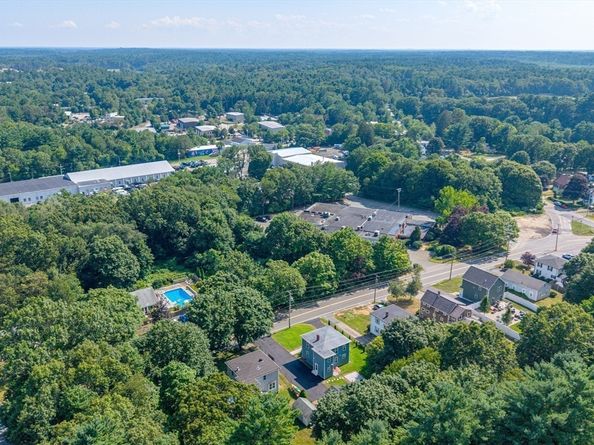 87 School St, Hanover MA 02339