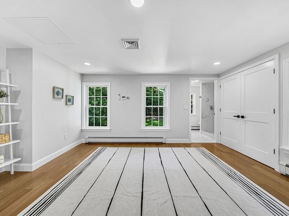 87 School St, Hanover MA 02339
