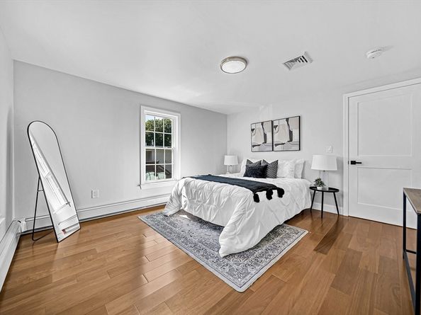 87 School St, Hanover MA 02339