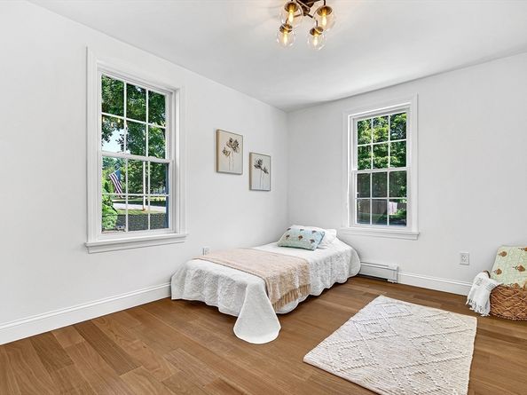87 School St, Hanover MA 02339