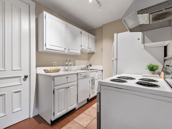 437 Marlborough Street 21, Boston MA 02115