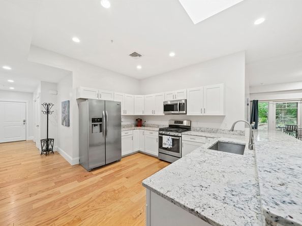 599 Washington St 14, Pembroke MA 02359