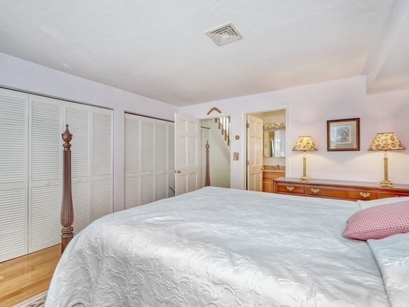 1206 Lagrange St 1206, Boston MA 02467