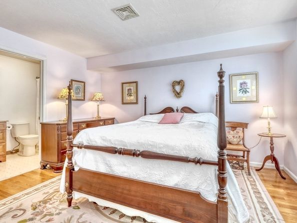 1206 Lagrange St 1206, Boston MA 02467