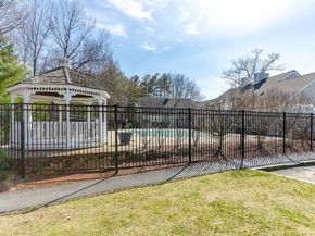 750 Brookside Dr G, Andover MA 01810