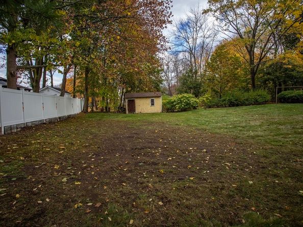 14 Sycamore Rd, Wakefield MA 01880