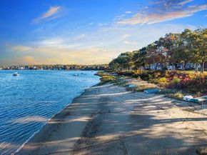 13 Parkwood Dr, Wareham MA 02571