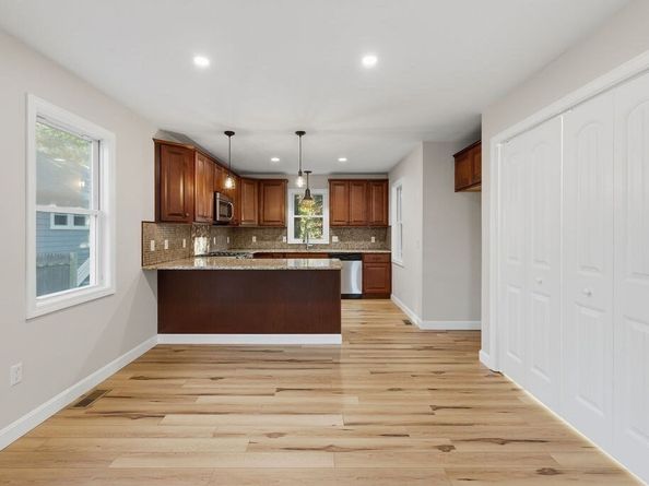 13 Parkwood Dr, Wareham MA 02571