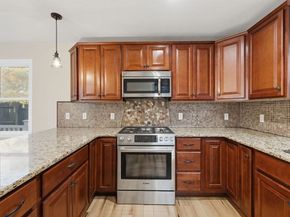 13 Parkwood Dr, Wareham MA 02571