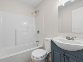 13 Parkwood Dr, Wareham MA 02571