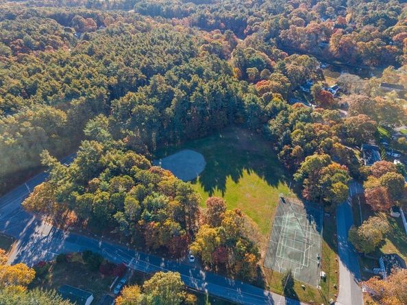 13 Parkwood Dr, Wareham MA 02571