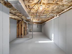 13 Parkwood Dr, Wareham MA 02571