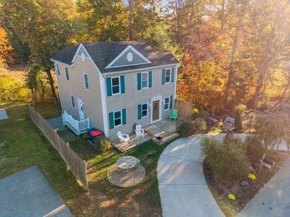 13 Parkwood Dr, Wareham MA 02571