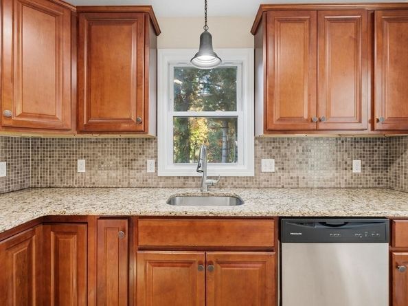 13 Parkwood Dr, Wareham MA 02571