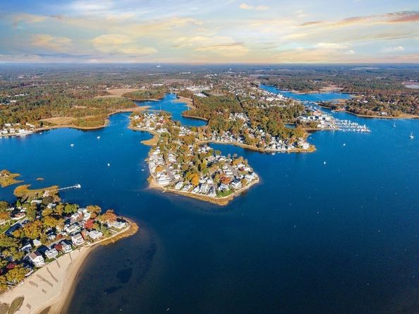 13 Parkwood Dr, Wareham MA 02571