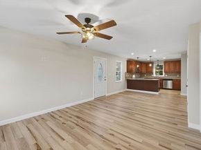 13 Parkwood Dr, Wareham MA 02571