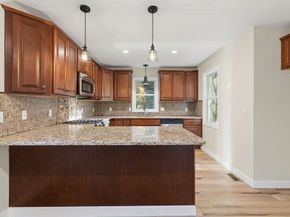 13 Parkwood Dr, Wareham MA 02571