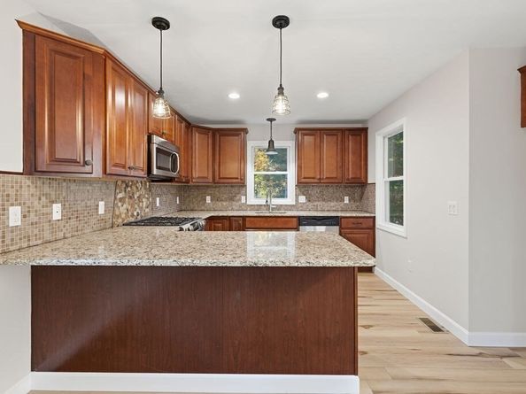 13 Parkwood Dr, Wareham MA 02571