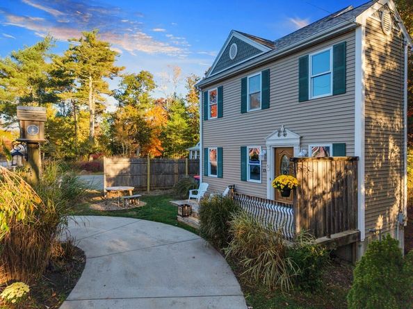 13 Parkwood Dr, Wareham MA 02571