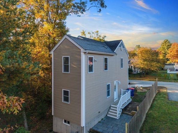 13 Parkwood Dr, Wareham MA 02571