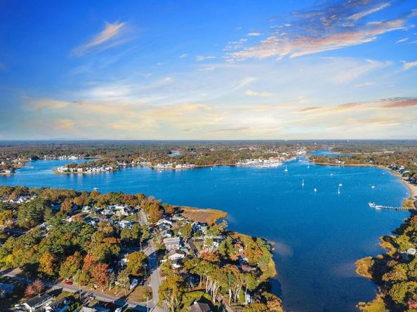 13 Parkwood Dr, Wareham MA 02571