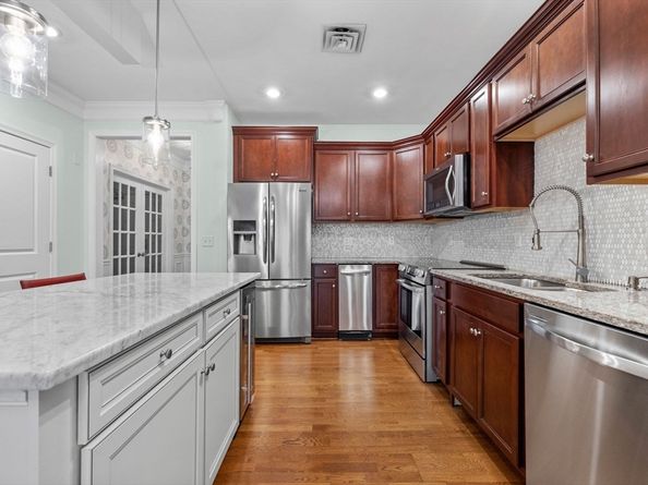 130 Trotter Rd 1211, Weymouth MA 02190