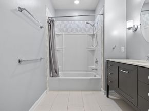 130 Trotter Rd 1211, Weymouth MA 02190