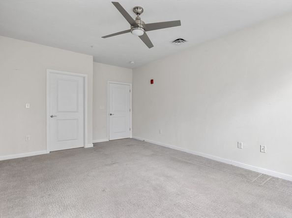 130 Trotter Rd 1211, Weymouth MA 02190